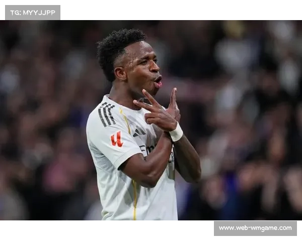 皇家马德里4-1大胜皇家社会，维尼修斯独造三球助球队登顶